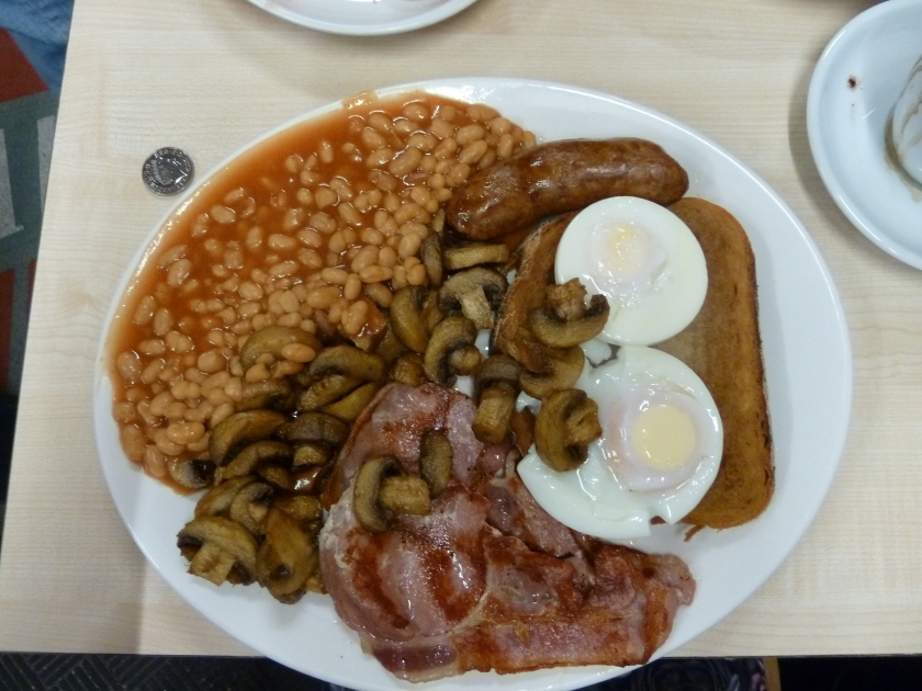 Full English: sausage, 2 bacon, 2 eggs, beans, mushrooms and fried bread. (10p included for scale)